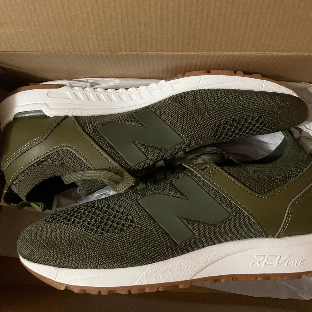 New Balance size 10 lifestyle sneakers NWT